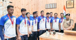 10 वीं नेशनल ड्रेगन बोर्ड चैंपियनशिप में उत्तराखण्ड पुलिस के खिलाड़ियों से मुलाकात कर डीजीपी अशोक कुमार ने बेहतरीन खेल के लिए बधाई दी