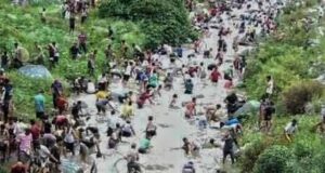 दो साल बाद हुए उत्तराखण्ड के जौनपुर की अलगाड नदी में ऐतिहासिक मौण मेले में जुटे हज़ारों लोग, पकड़ी मछलियां