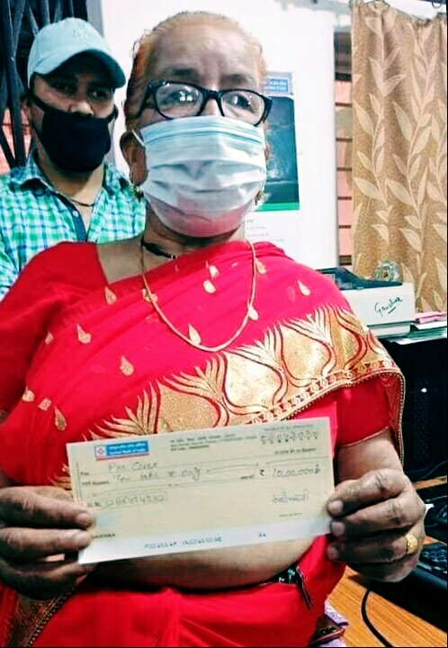 चमोली जिले की बुजुर्ग महिला देवकी भंडारी ने पीएम केयर फंड को दिए अपनी जमापूंजी के 10 लाख धन्य है आप…सीएम त्रिवेंद्र