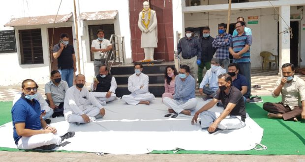 तिलकराज बेहड़ के समर्थन में सांकेतिक धरना,भाजपा के इशारे पर कांग्रेस नेताओं को प्रताडित किया जा रहा…प्रीतम सिंह